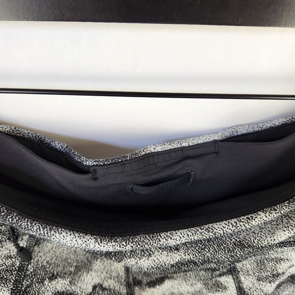 Lululemon Pace Rival Crop 19" Power Luxtreme Suited Jacquard Black White sz 4 - Picture 6 of 9